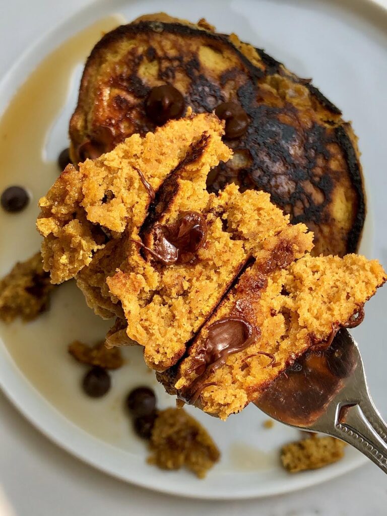 pumpkin-chocolate-chip-pancakes-1